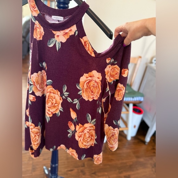Chic Soul “Sweet Darlin” Floral Cold Shoulder Top in Deep Wine Purple - Picture 9 of 14
